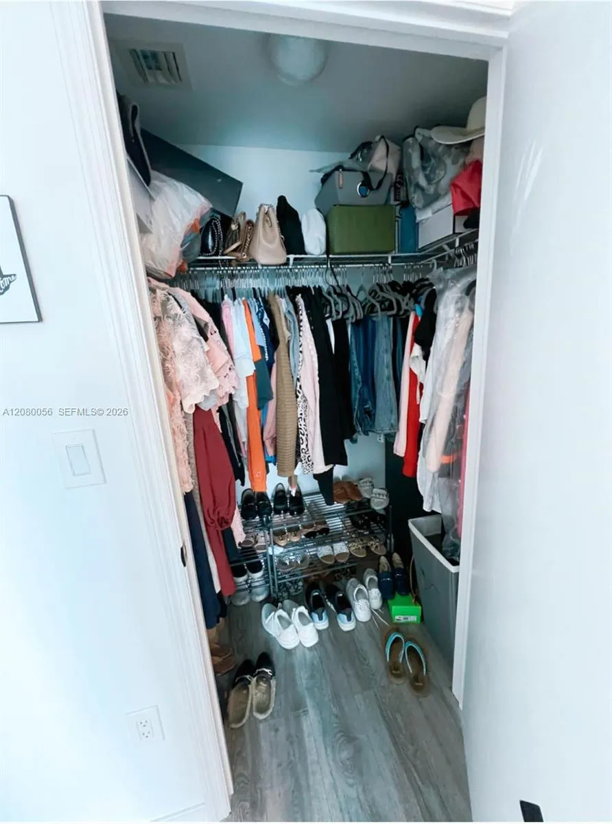 55 SE 6th St #2304 Miami, FL 33131