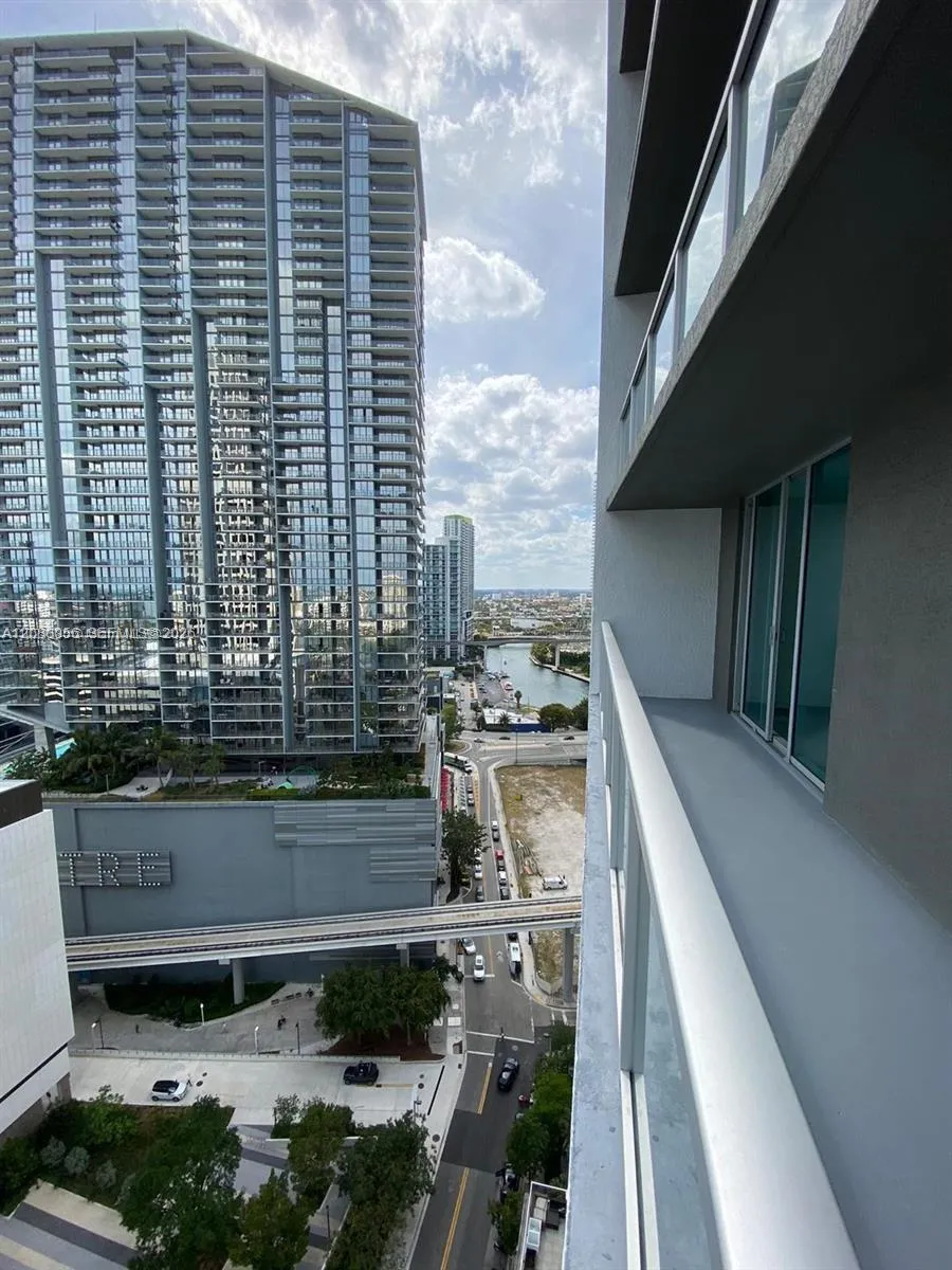 55 SE 6th St #2304 Miami, FL 33131