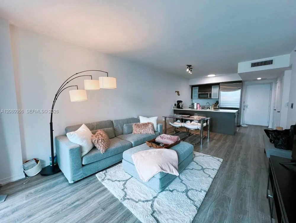 55 SE 6th St #2304 Miami, FL 33131