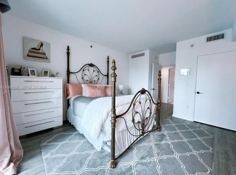 55 SE 6th St #2304 Miami, FL 33131
