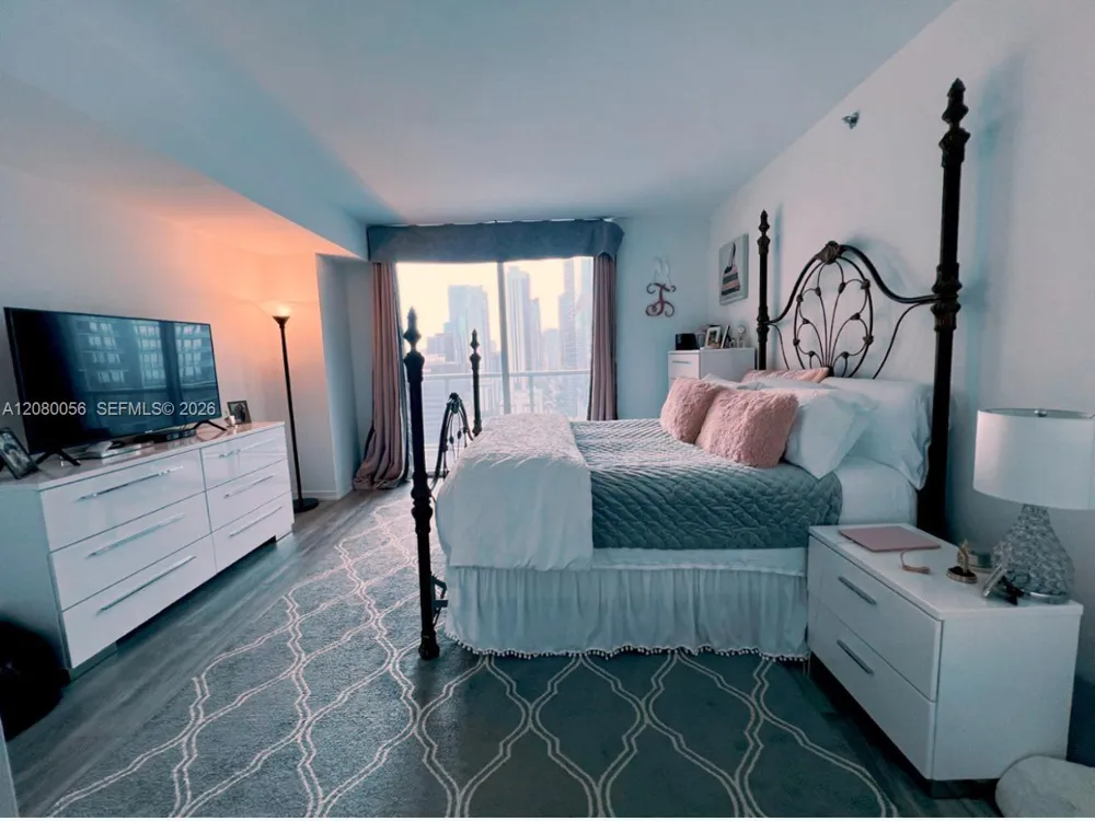 55 SE 6th St #2304 Miami, FL 33131
