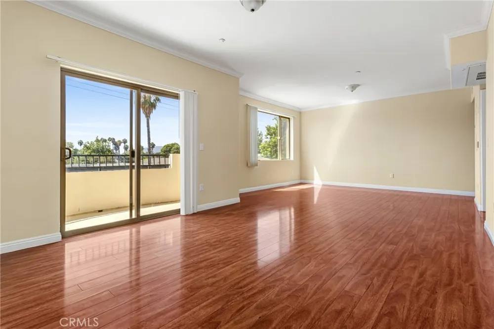 15435 Vanowen Street #301 Van Nuys, CA 91406