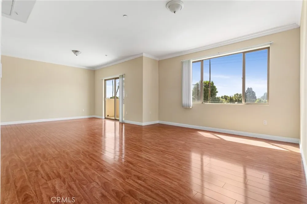 15435 Vanowen Street #301 Van Nuys, CA 91406