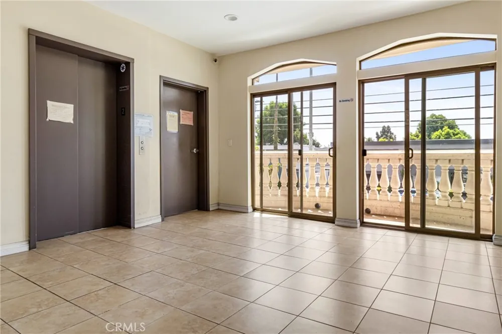 15435 Vanowen Street #301 Van Nuys, CA 91406