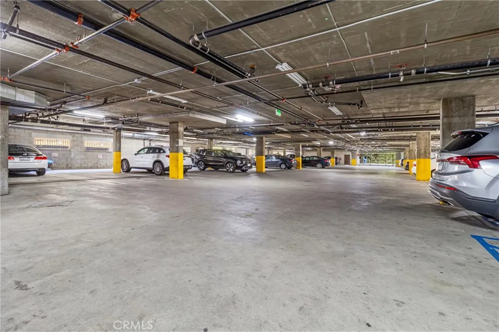 15435 Vanowen Street #301 Van Nuys, CA 91406