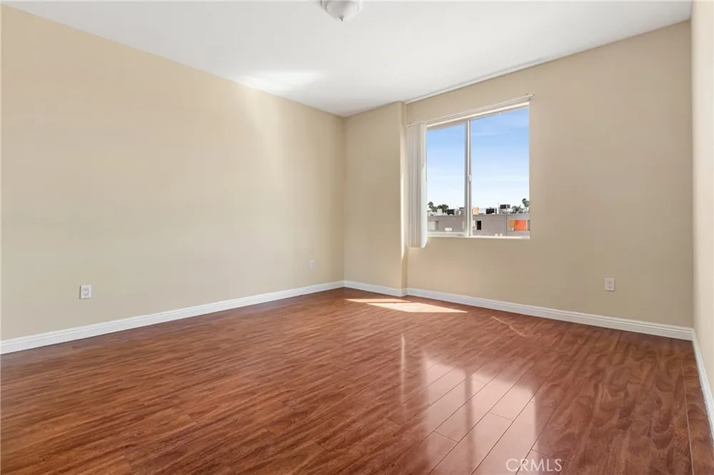 15435 Vanowen Street #301 Van Nuys, CA 91406