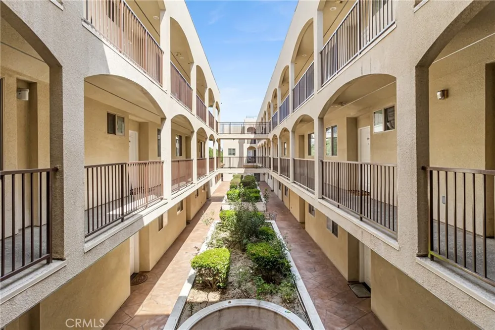 15435 Vanowen Street #301 Van Nuys, CA 91406