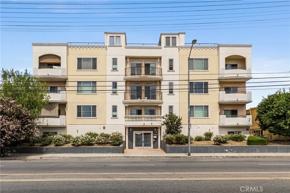 15435 Vanowen Street #301 Van Nuys, CA 91406