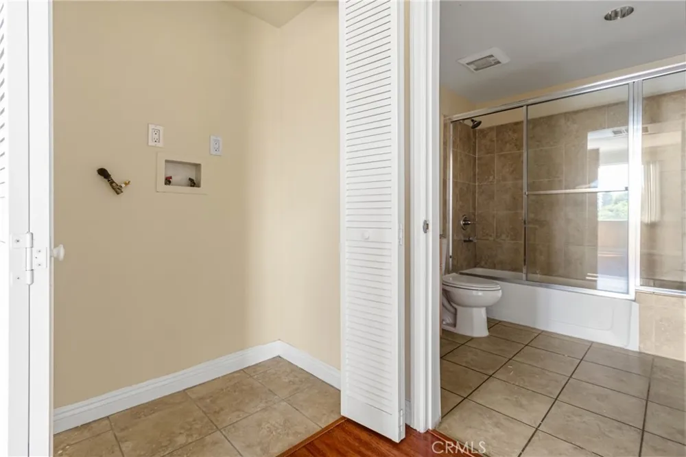 15435 Vanowen Street #301 Van Nuys, CA 91406