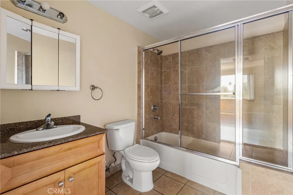 15435 Vanowen Street #301 Van Nuys, CA 91406