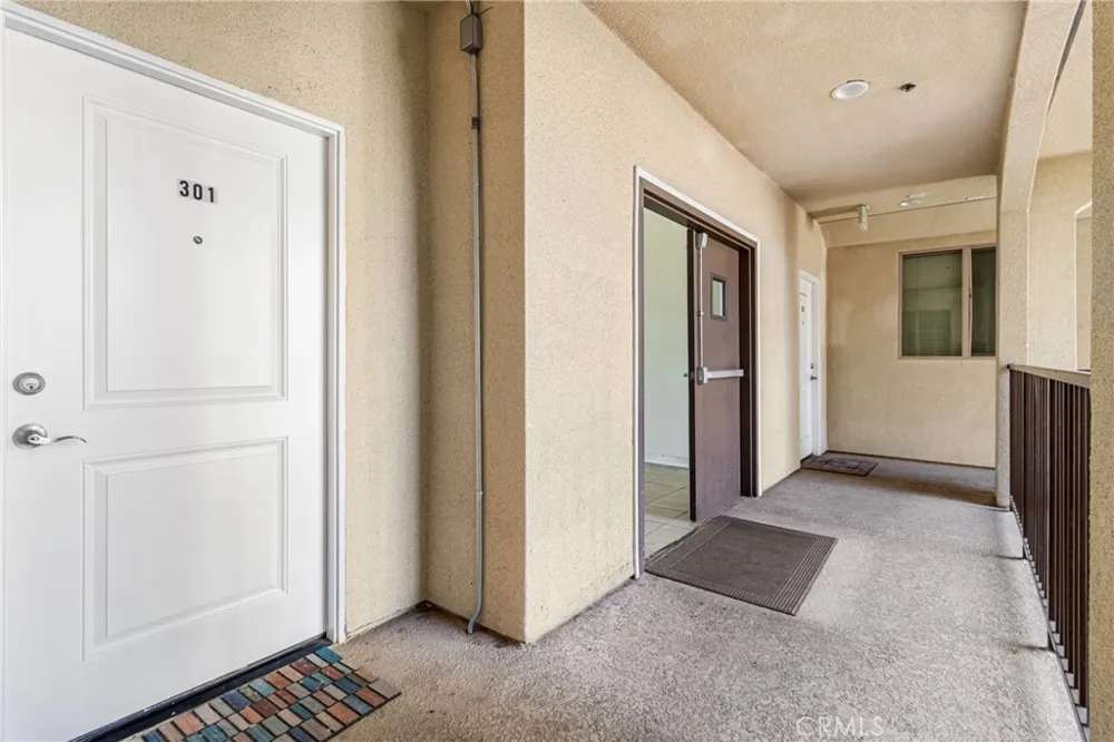 15435 Vanowen Street #301 Van Nuys, CA 91406