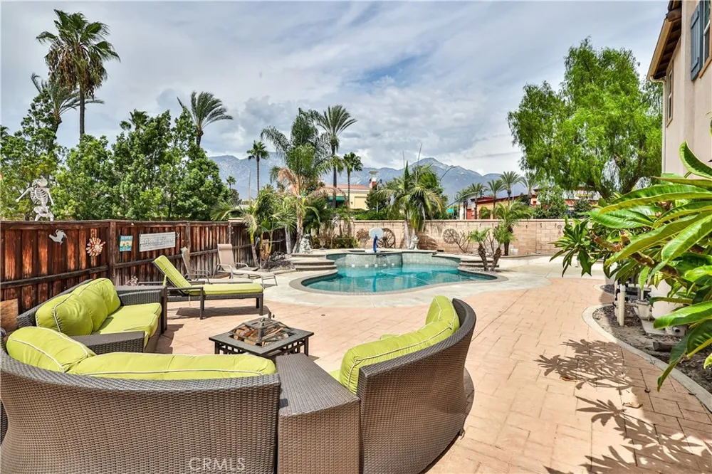 1886 Richards Upland, CA 91784
