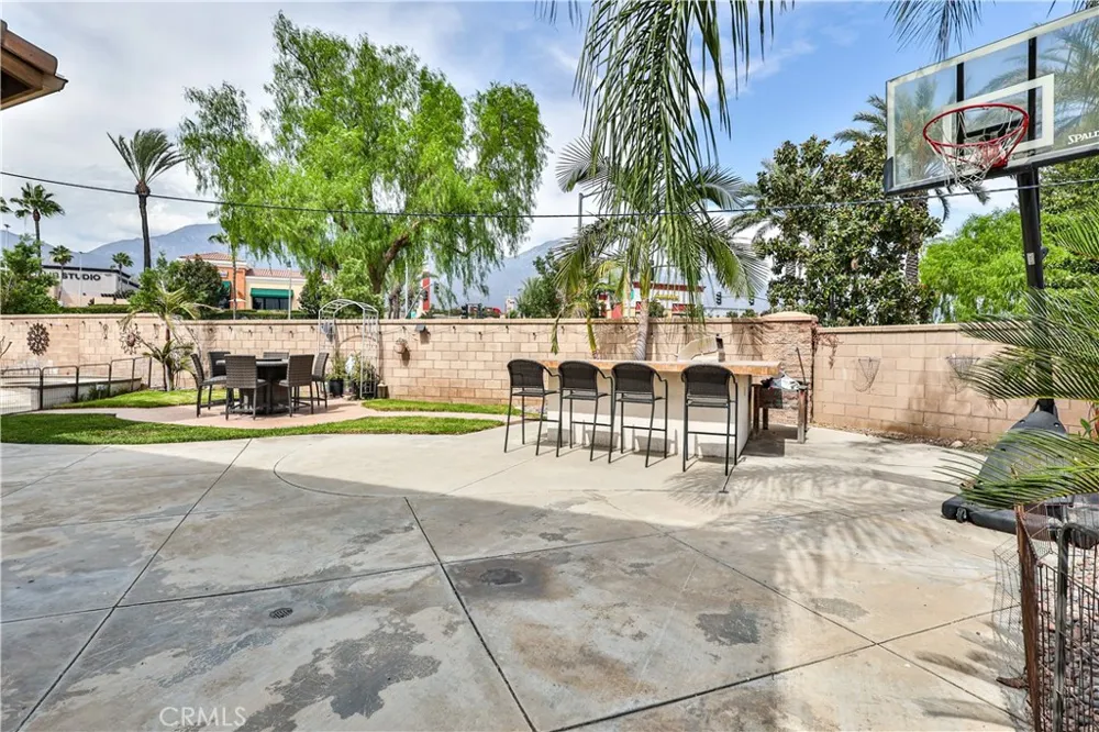 1886 Richards Upland, CA 91784
