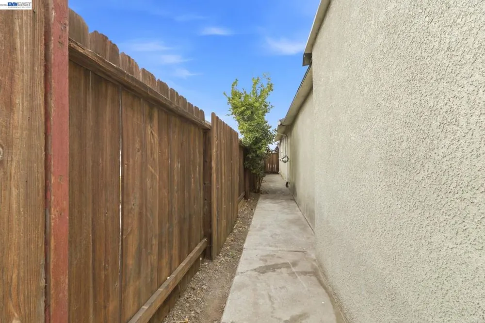 824 Moraga Dr San Leandro, CA 94578