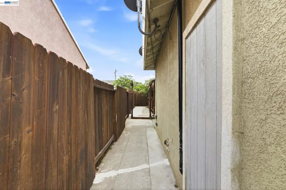 824 Moraga Dr San Leandro, CA 94578