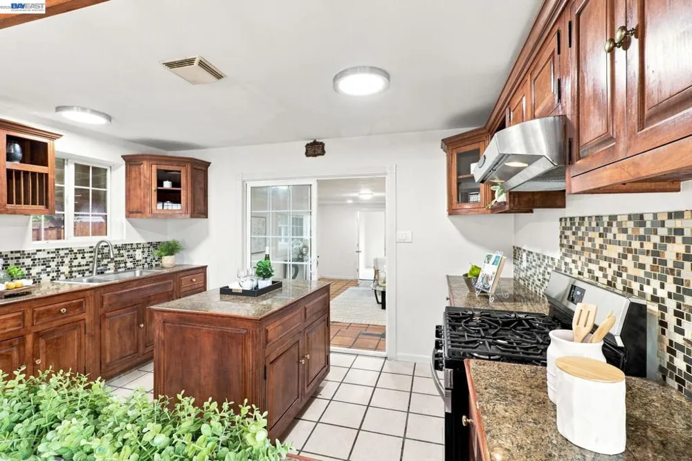 824 Moraga Dr San Leandro, CA 94578