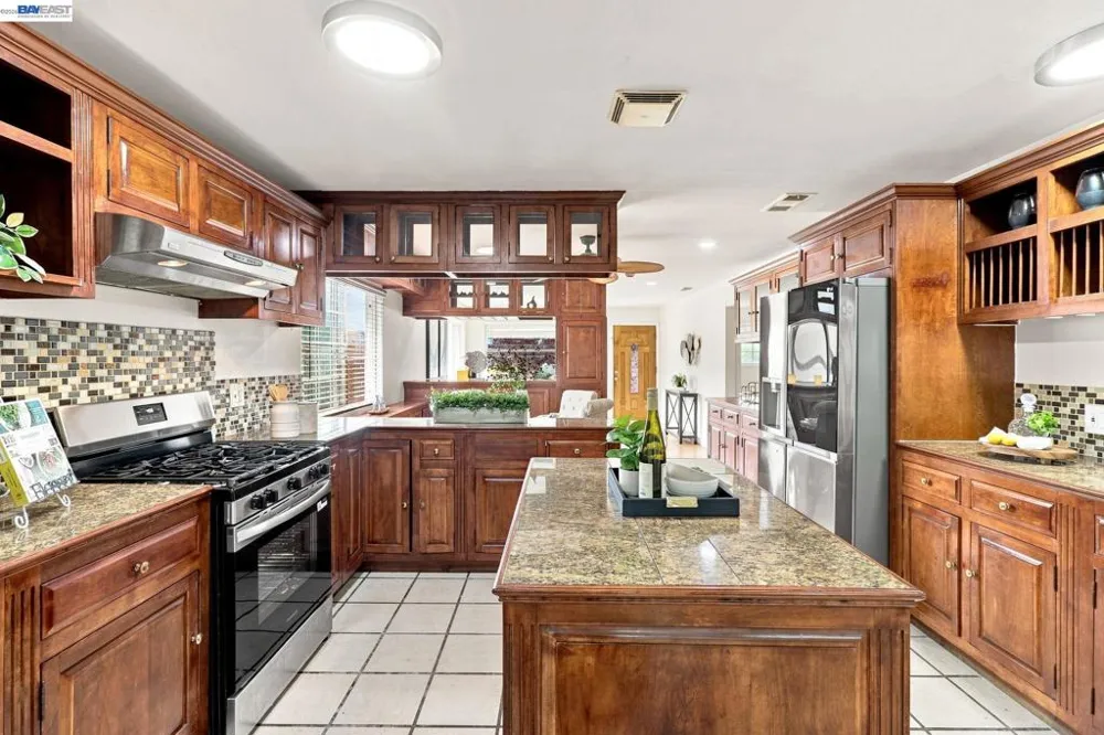 824 Moraga Dr San Leandro, CA 94578