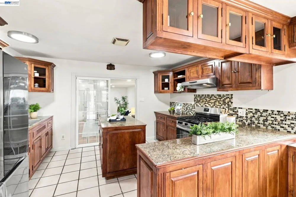 824 Moraga Dr San Leandro, CA 94578