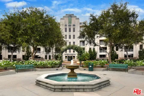 5625 Crescent Parkway #109
