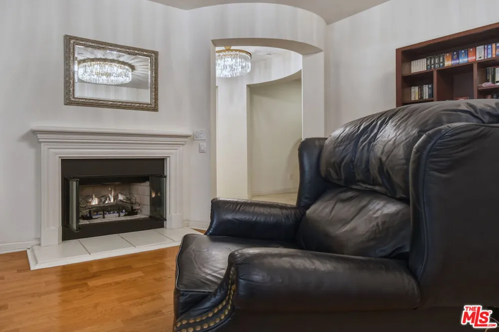5625 Crescent Parkway #109 Playa Vista, CA 90094