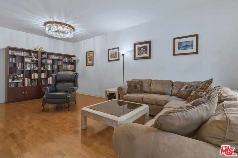 5625 Crescent Parkway #109 Playa Vista, CA 90094