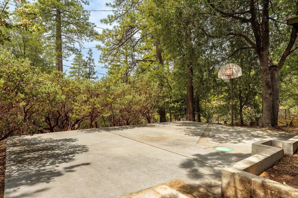 25461 Glen Road Idyllwild, CA 92549