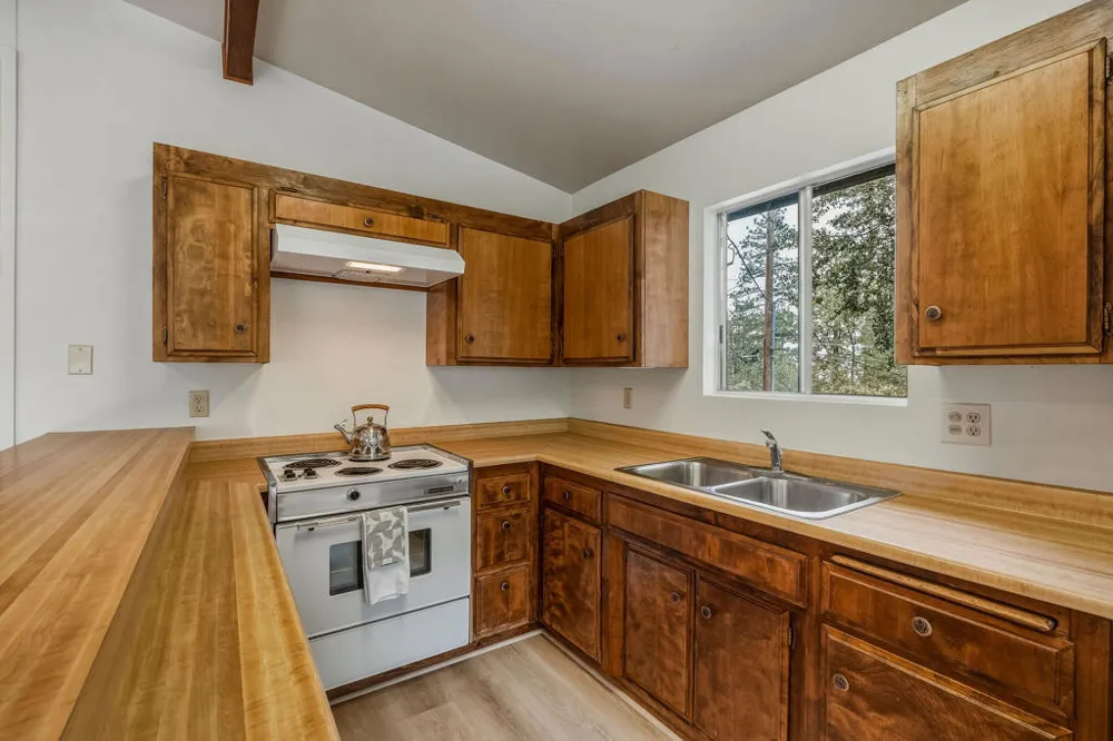 25461 Glen Road Idyllwild, CA 92549