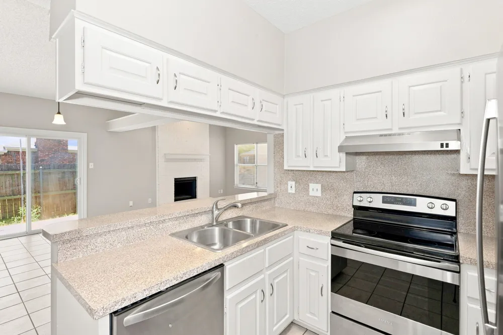 704 Monique Cedar Hill, TX 75104