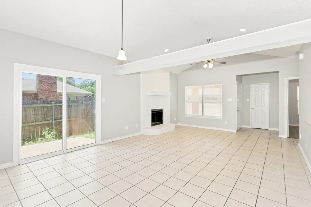 704 Monique Cedar Hill, TX 75104