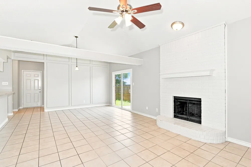 704 Monique Cedar Hill, TX 75104