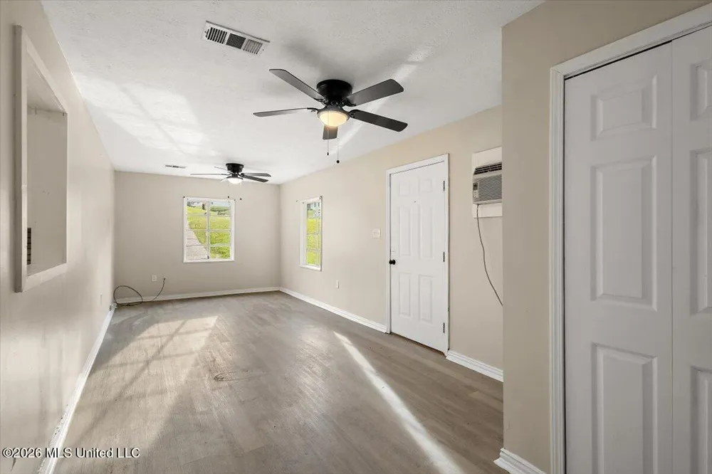 230 Hillside Drive Vicksburg, MS 39180