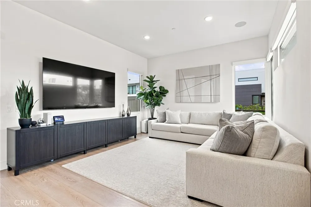 16311 Veterans Tustin, CA 92782