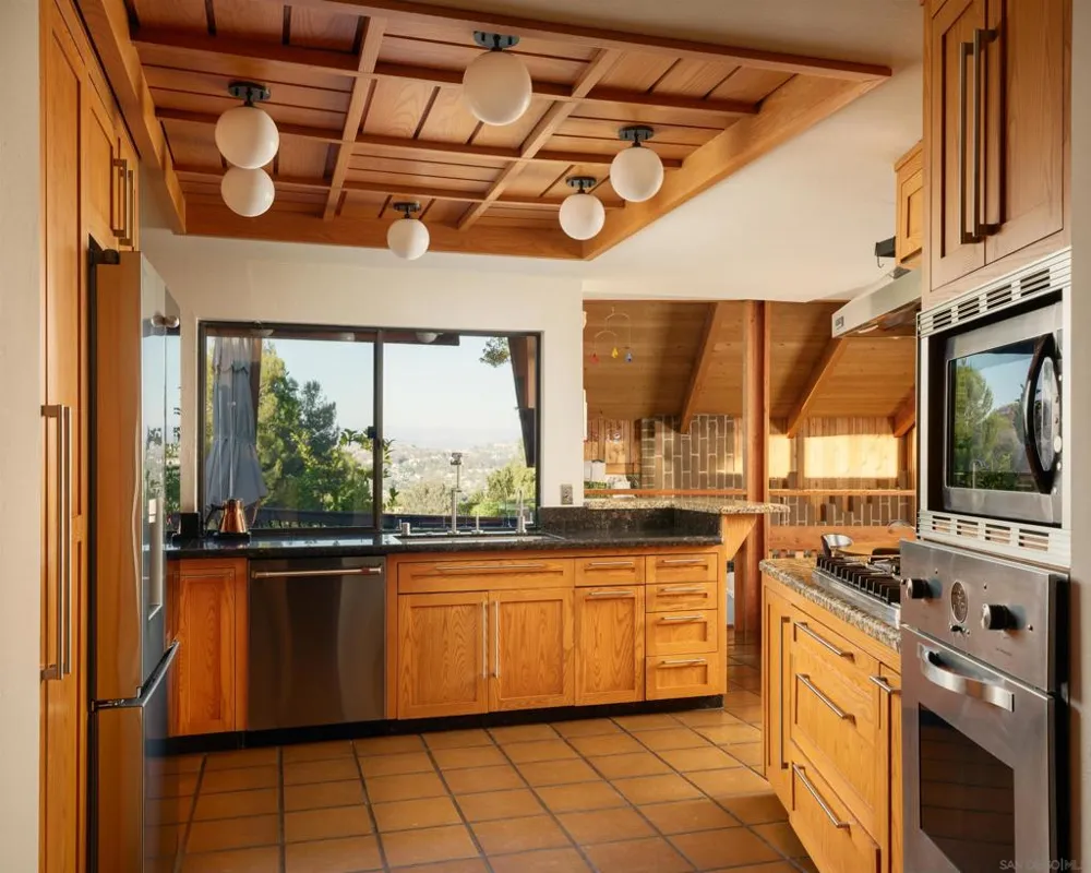 5021 Bluff Place El Cajon, CA 92020