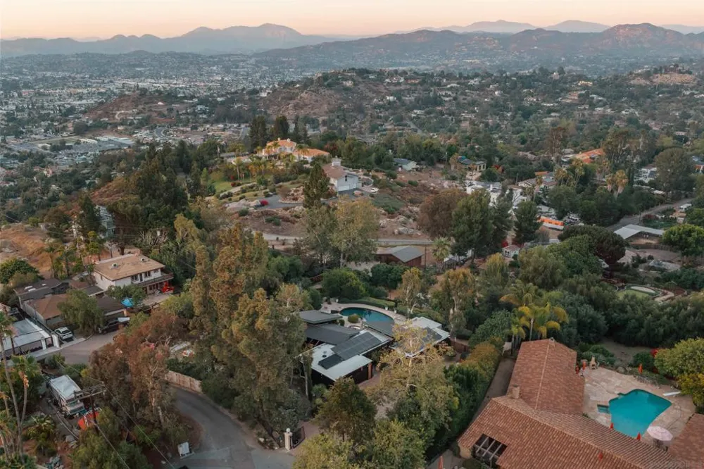 5021 Bluff Place El Cajon, CA 92020