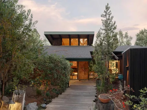 5021 Bluff Place