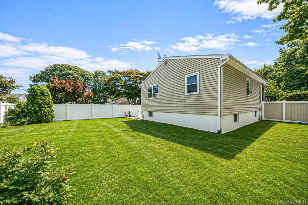7 Wellwood Drive Shirley, NY 11967