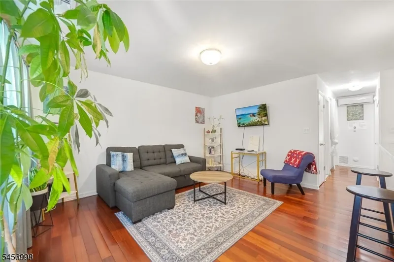 44 Coriander Way Englewood City, NJ 07631