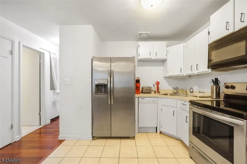 44 Coriander Way Englewood City, NJ 07631