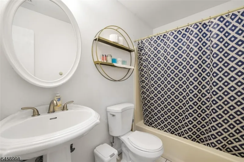 44 Coriander Way Englewood City, NJ 07631