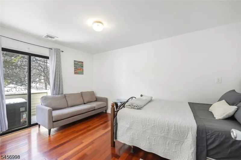 44 Coriander Way Englewood City, NJ 07631