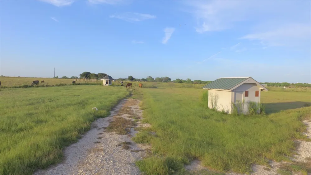 6784 Mieth Road S Sealy, TX 77474