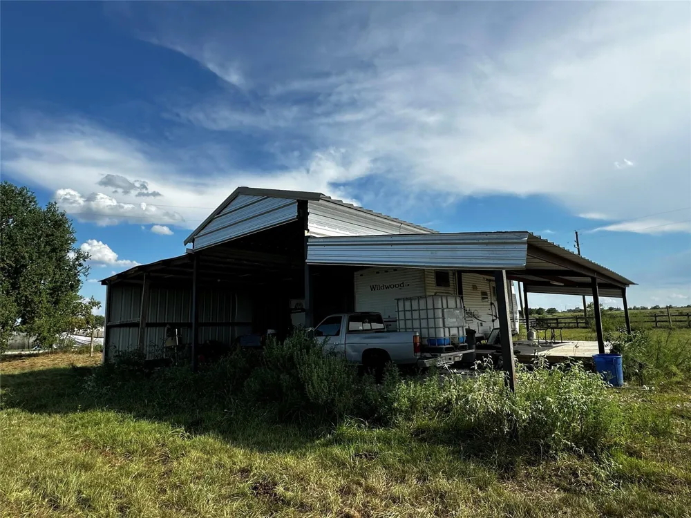 6784 Mieth Road S Sealy, TX 77474