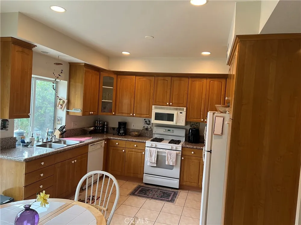 6816 Geyser Ave Reseda, CA 91335