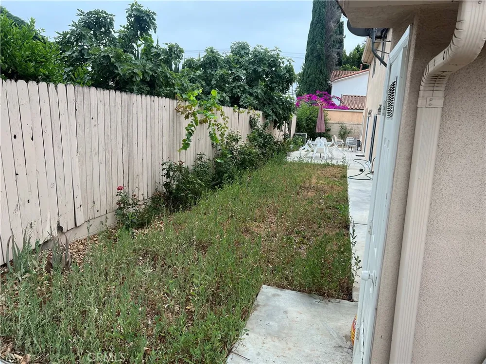 6816 Geyser Ave Reseda, CA 91335