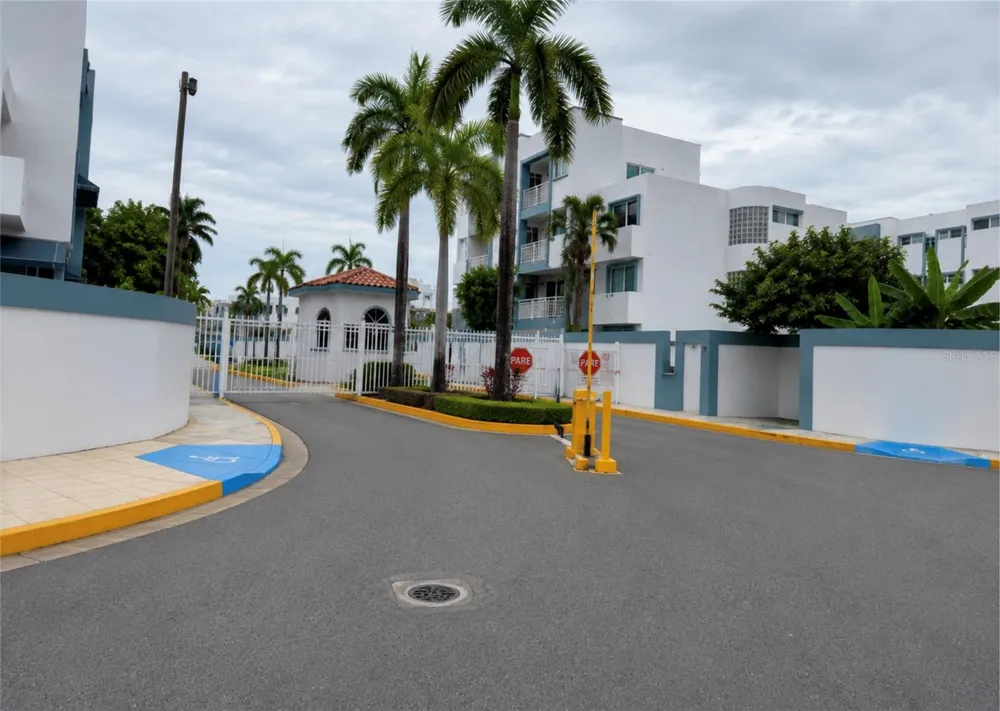 COND. CHALETS SEVILLANOS #APT Q-302 Trujillo Alto, PR 00976