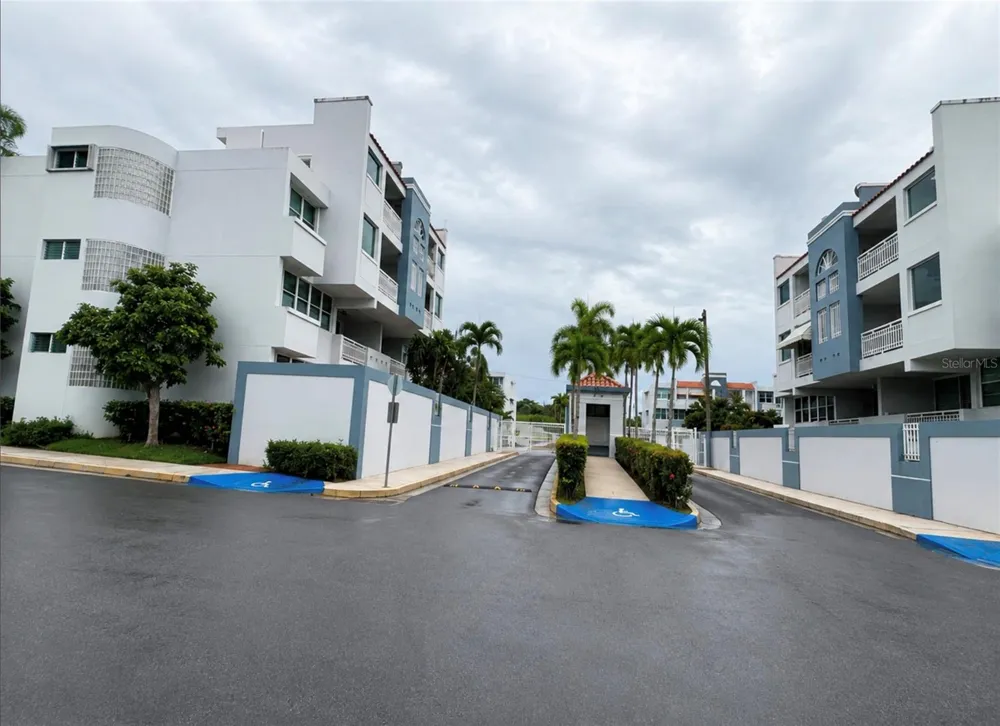 COND. CHALETS SEVILLANOS #APT Q-302 Trujillo Alto, PR 00976