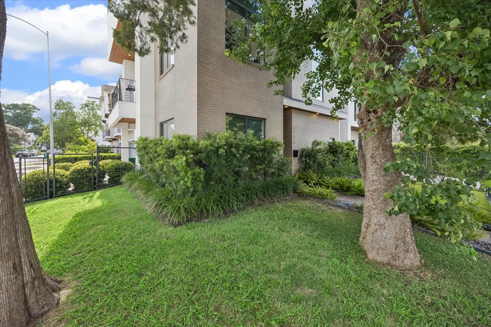 613 Jackson Hill Street #A Houston, TX 77007