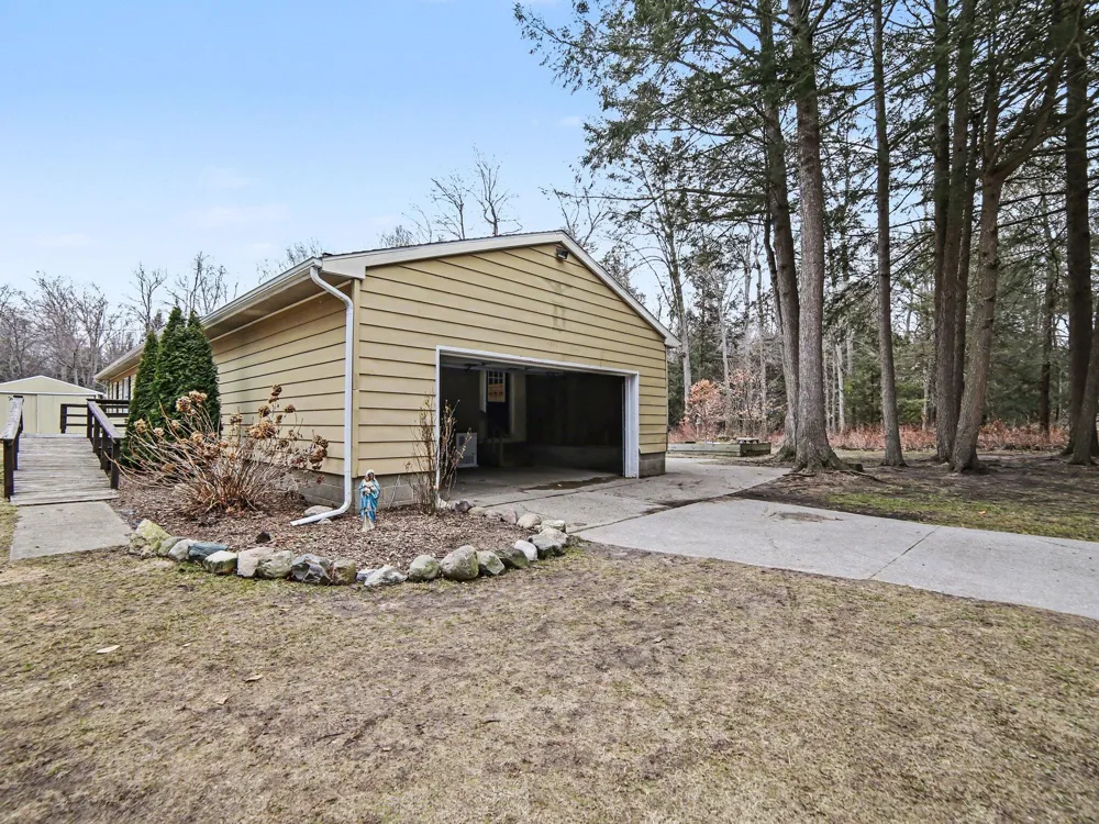 8590 W Thomas Street Shelby, MI 49455