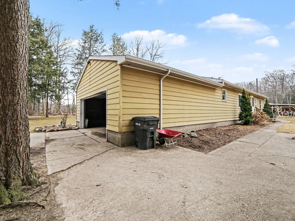 8590 W Thomas Street Shelby, MI 49455