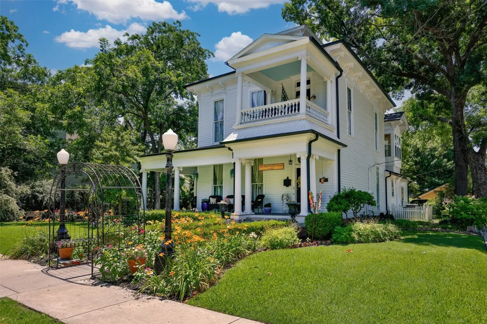 319 S Denton Street Gainesville, TX 76240